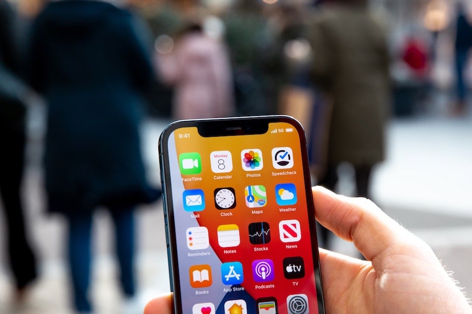 Apple Led Global Smartphone Market in Q4 2019: Canalys, Strategy Analytics